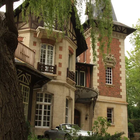Du Chatelet Frühstückspension 4*