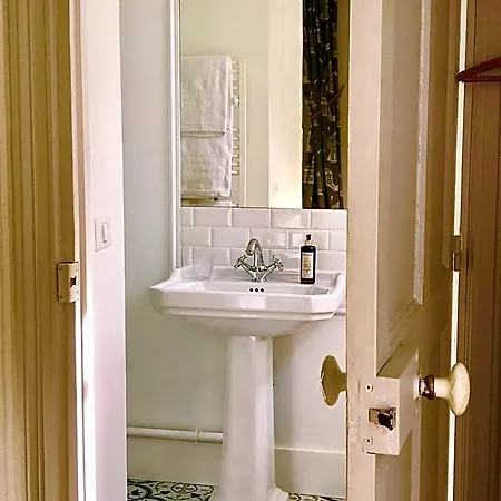 Du Chatelet Bed & Breakfast 4*